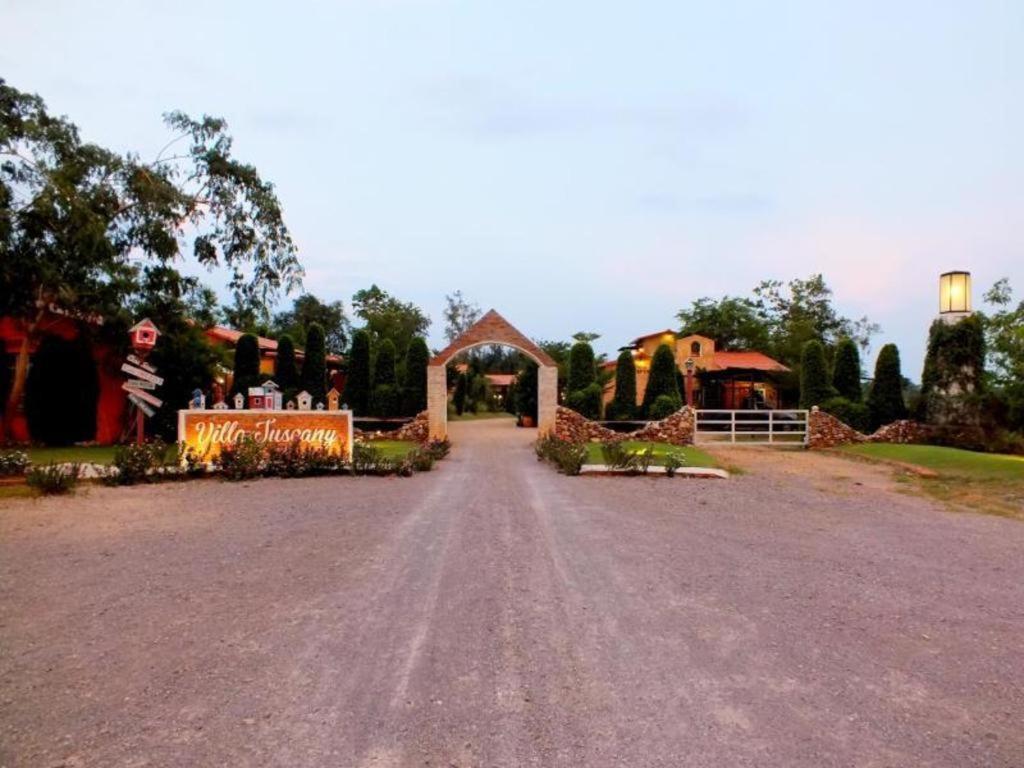 Villa Tuscany Country Resort Suan Phueng Exteriér fotografie